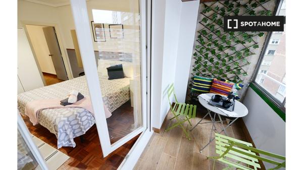 Room for rent in 4-bedroom apartment in Ametzola, Bilbao