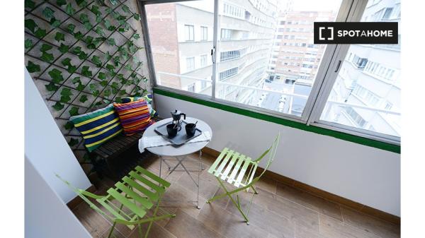 Room for rent in 4-bedroom apartment in Ametzola, Bilbao