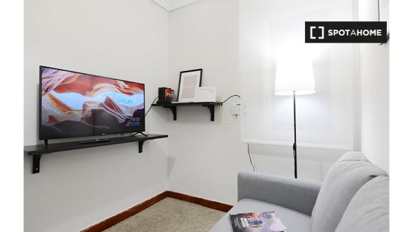 Room for rent in 4-bedroom apartment in Ametzola, Bilbao