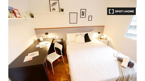 Room for rent in 4-bedroom apartment in Ametzola, Bilbao