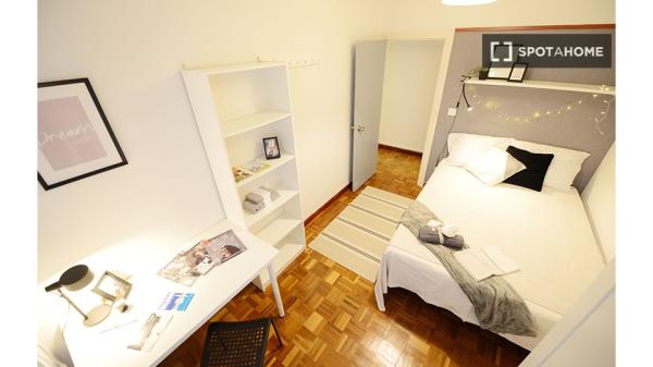 Room for rent in 4-bedroom apartment in Ametzola, Bilbao