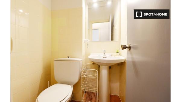 Room for rent in 4-bedroom apartment in Ametzola, Bilbao