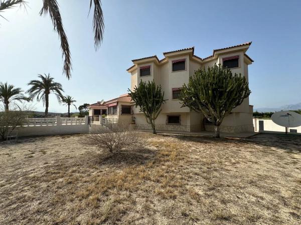 Casa independiente en calle la Ruda