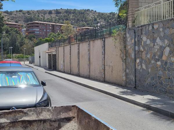 Casa independiente en calle Escultor Adrián Carrillo