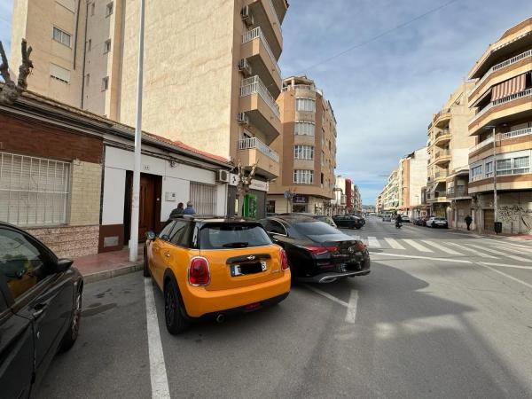 Casa independiente en avenida Diego Ramírez Pastor