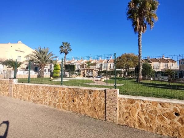 Chalet adosado en avenida de la Mancha, 13