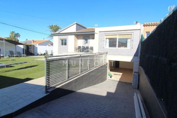 Chalet en Barrio Los Balcones - Los Altos del Edén