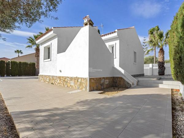 Casa independiente en calle Maria Callas