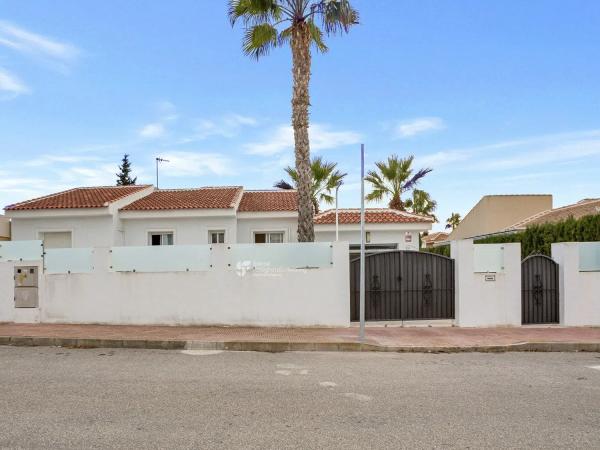 Casa independiente en calle Maria Callas