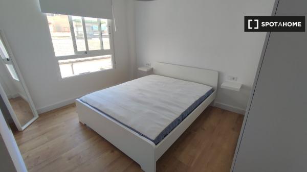 Apartamento entero de 3 dormitorios en Alicante (Alacant)