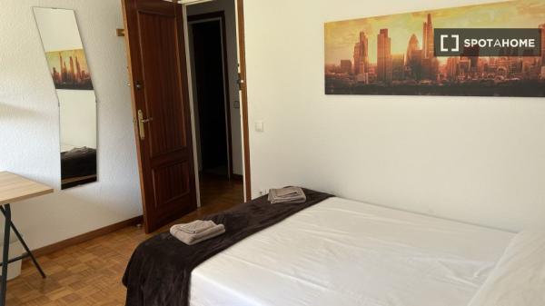 Room in shared apartment in Santander