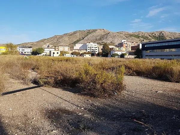 Terreno en avenida Constitución