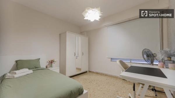 Chambre à louer dans un appartement partagé à Valence