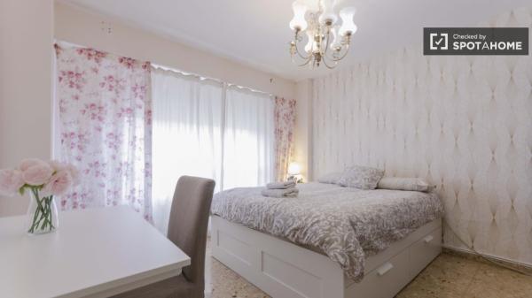 Chambre à louer dans un appartement partagé à Valence