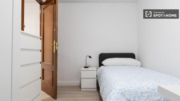 Se alquila habitación en piso compartido en Madrid