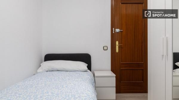 Se alquila habitación en piso compartido en Madrid