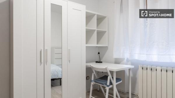 Se alquila habitación en piso compartido en Madrid