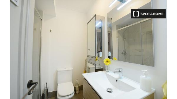 Rooms for rent in 4-bedroom apartment in Deusto, Bilbao