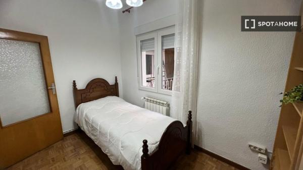 Zimmer in einer Wohngemeinschaft in Madrid